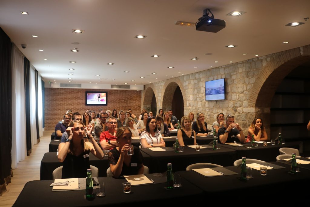 Voyage Incentive en Croatie. Vue sur le séminaire avec le groupe Snow Group.