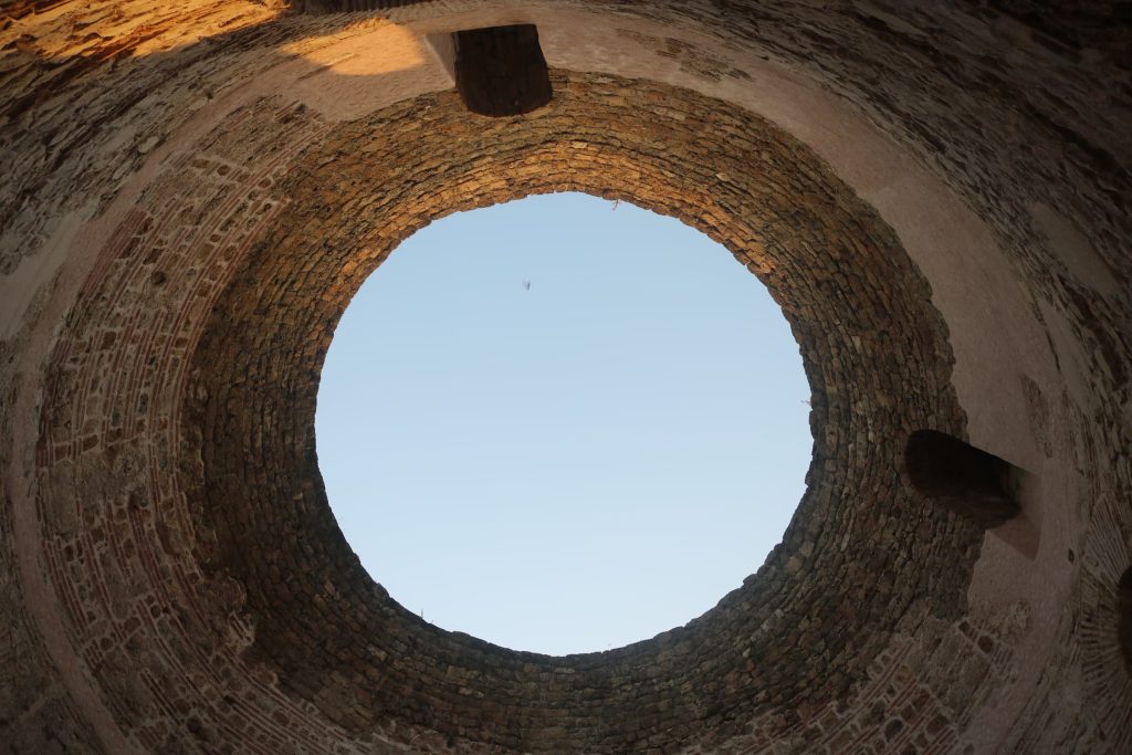 Voyage Incentive en Croatie. Vue plongeante vers le haut du Vestibul.